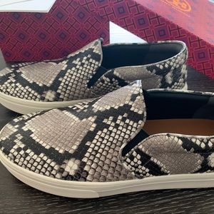 EUC Authentic Tory Burch slip on sneaker snake printed leather sz 8.5